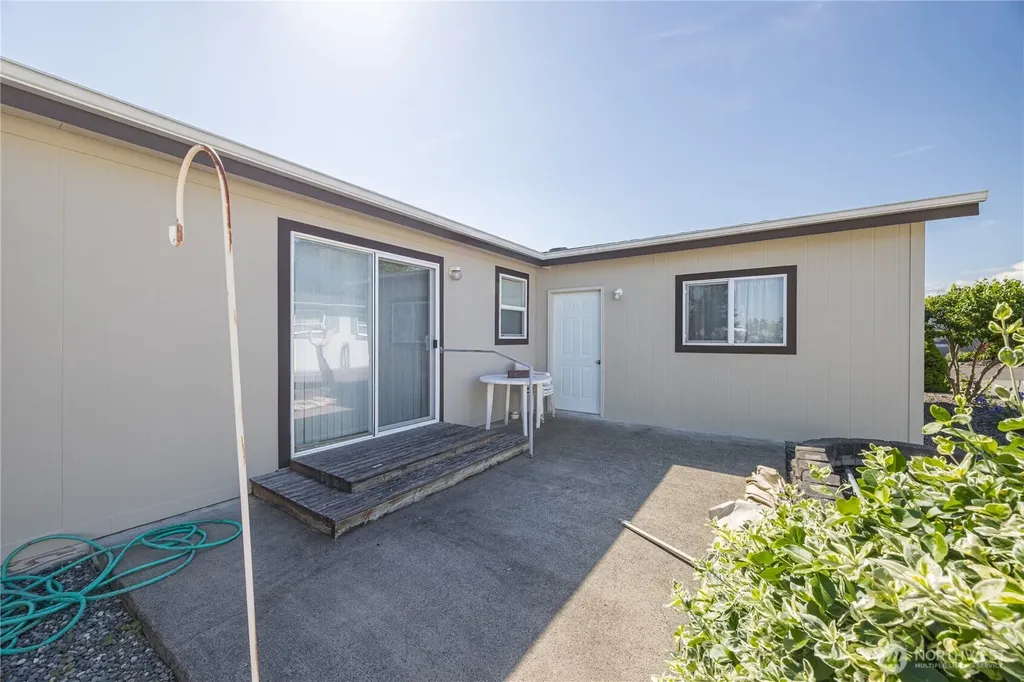 541 N 7th Sequim WA 98382