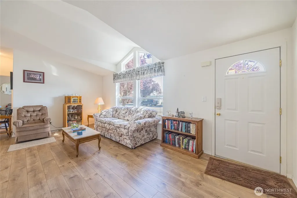 541 N 7th Sequim WA 98382