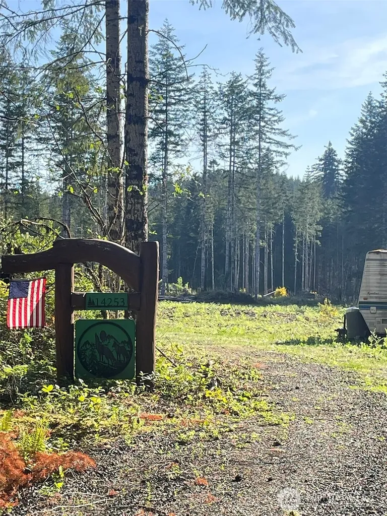 14253 W Cloquallum Road Elma WA 98546