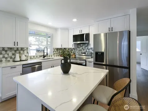 35023 18th Avenue SW Federal Way WA 98023