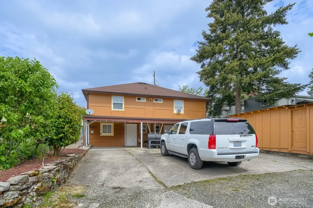 4207 S Bateman Street Seattle WA 98118