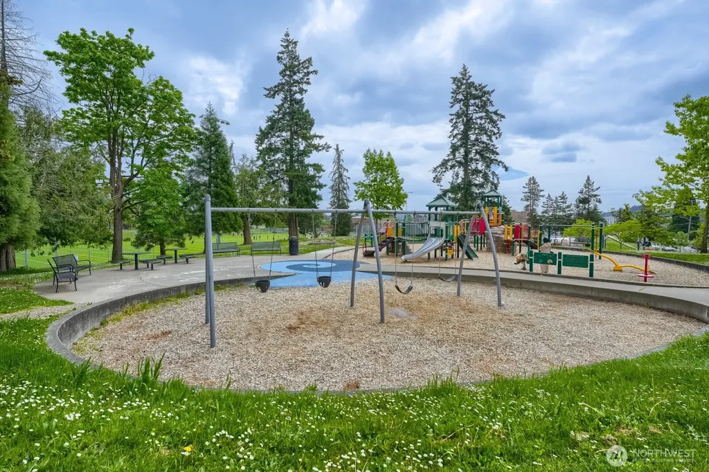 4207 S Bateman Street Seattle WA 98118
