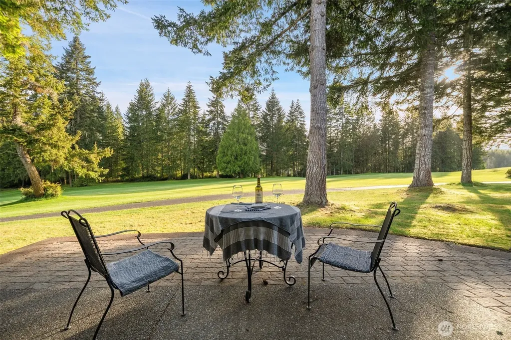 321 E Soderberg Road Allyn WA 98524