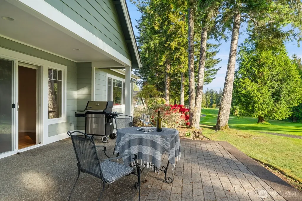 321 E Soderberg Road Allyn WA 98524