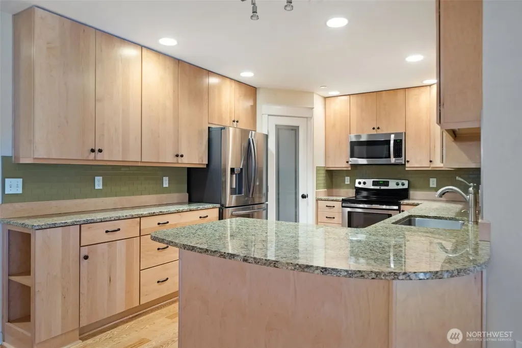 321 E Soderberg Road Allyn WA 98524
