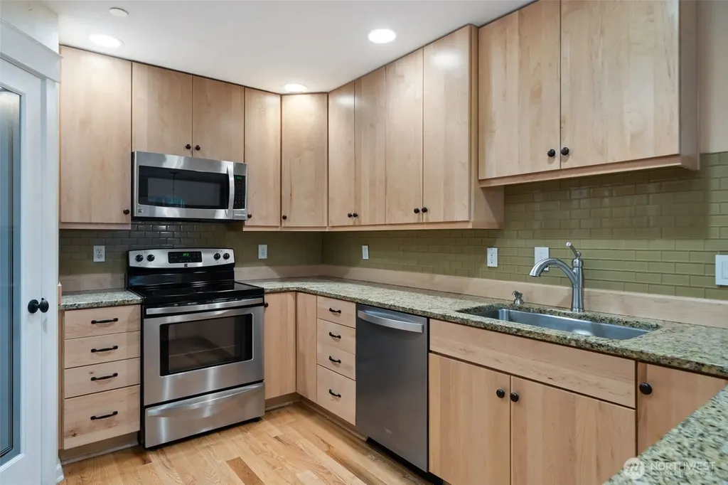 321 E Soderberg Road Allyn WA 98524