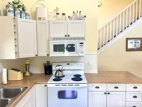 107 Barefoot Lane Oroville WA 98844