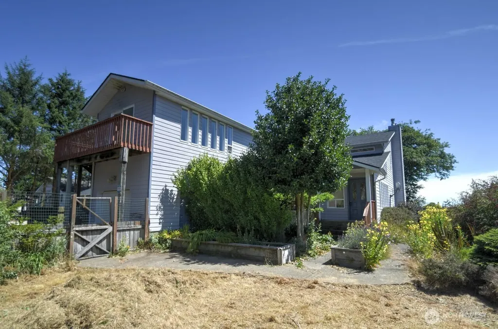 180 Sunrise Avenue SE Ocean Shores WA 98569