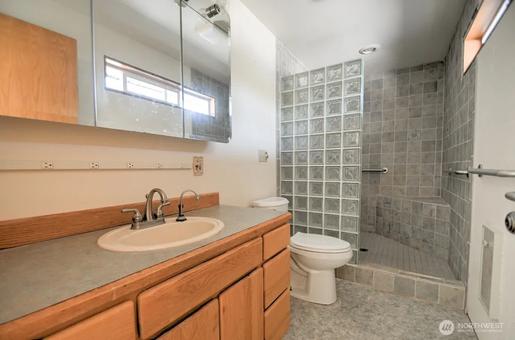 180 Sunrise Avenue SE Ocean Shores WA 98569