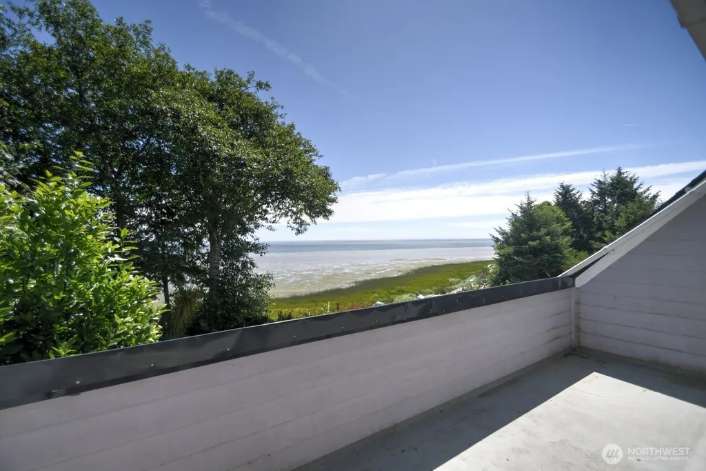 180 Sunrise Avenue SE Ocean Shores WA 98569