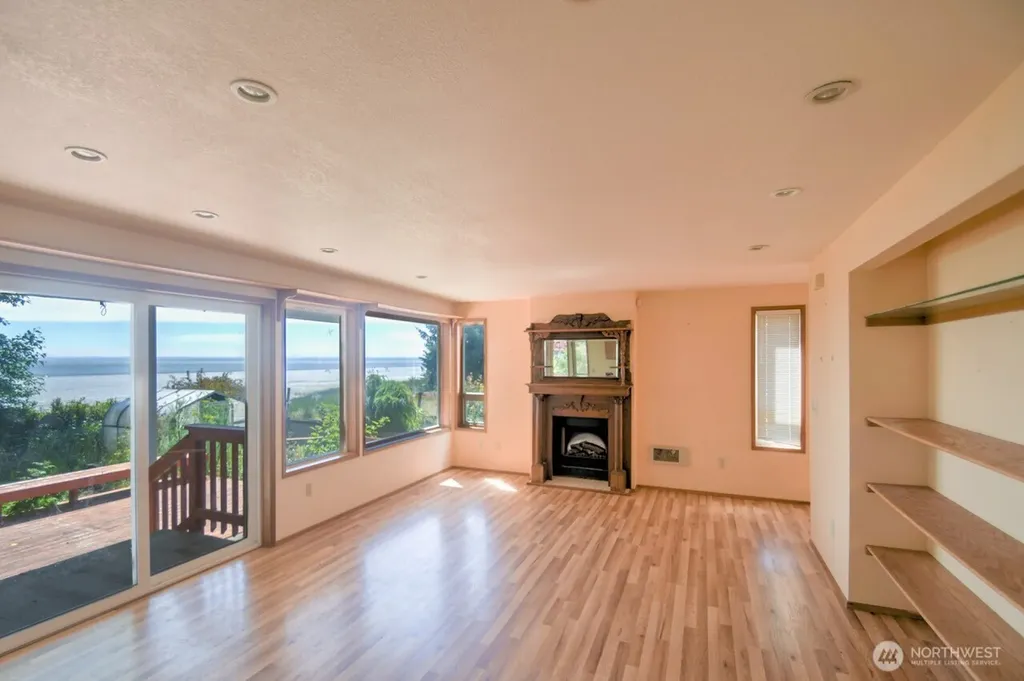 180 Sunrise Avenue SE Ocean Shores WA 98569