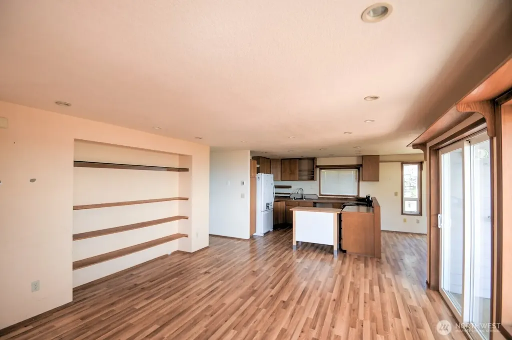 180 Sunrise Avenue SE Ocean Shores WA 98569
