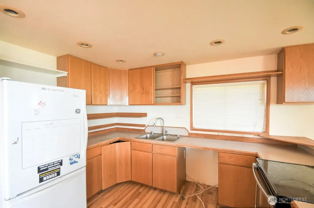 180 Sunrise Avenue SE Ocean Shores WA 98569