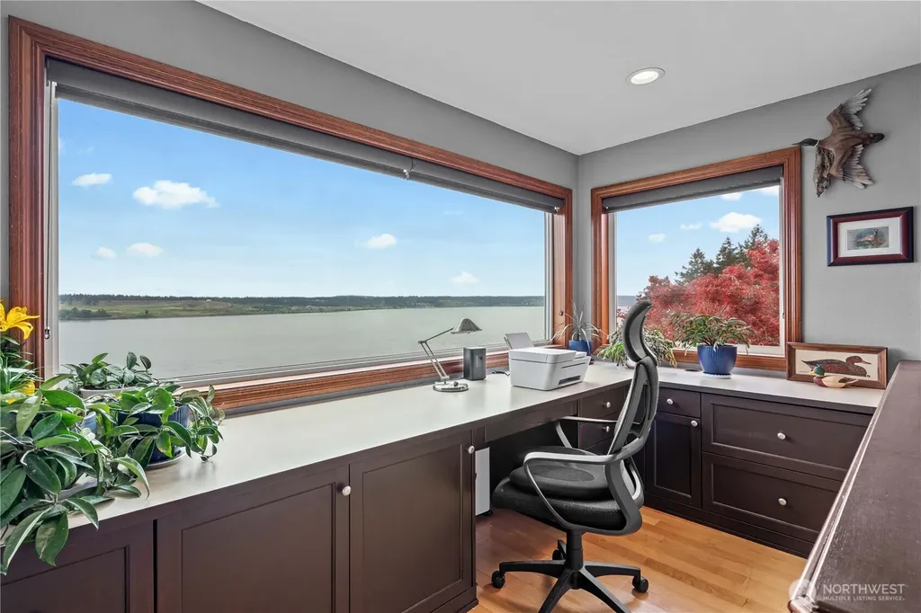 1551 13th Court Fox Island WA 98333
