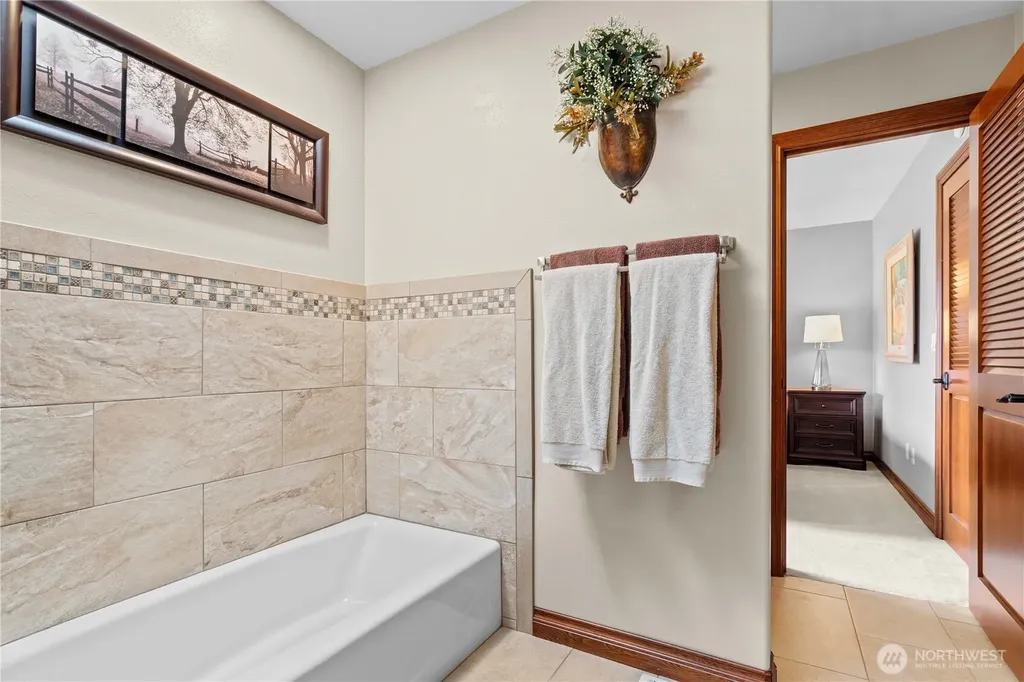 1551 13th Court Fox Island WA 98333