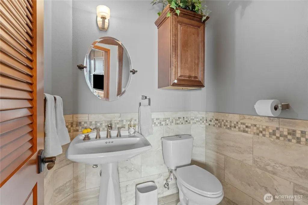 1551 13th Court Fox Island WA 98333