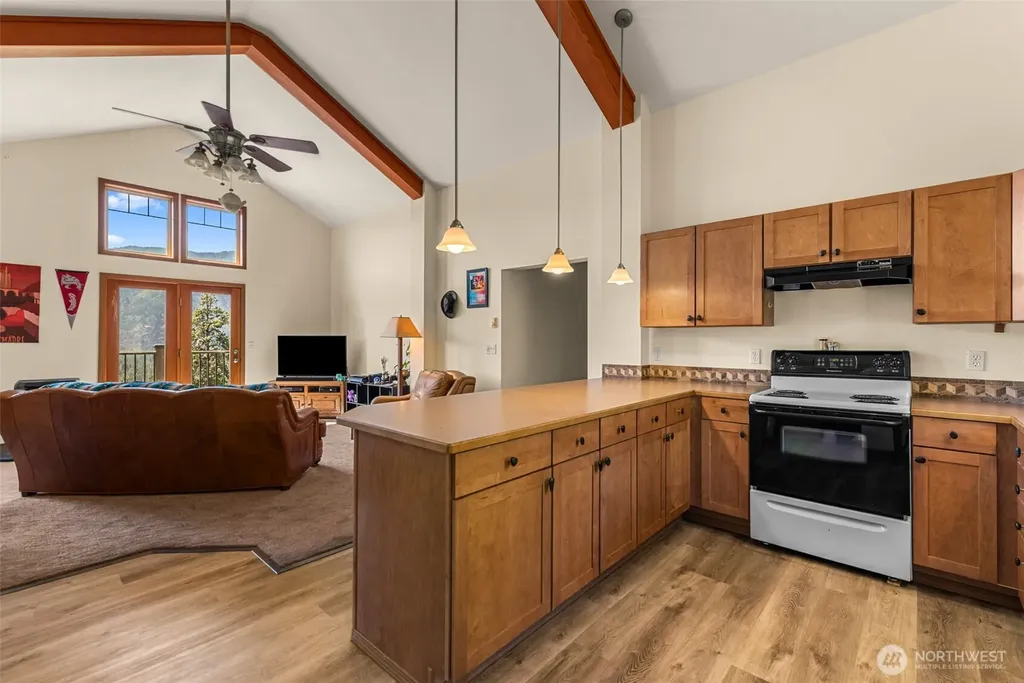 10665 North Road Leavenworth WA 98826