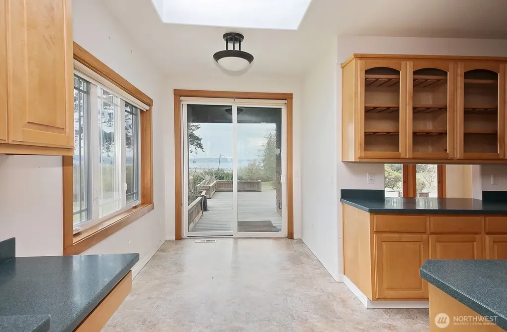 1864 Scenic Avenue Freeland WA 98249