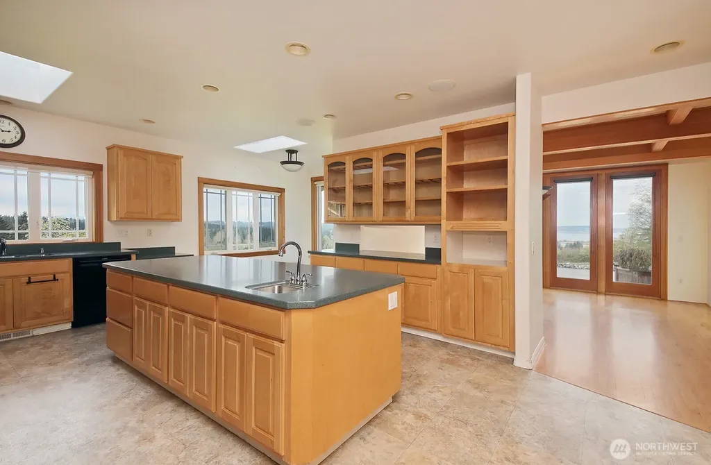 1864 Scenic Avenue Freeland WA 98249