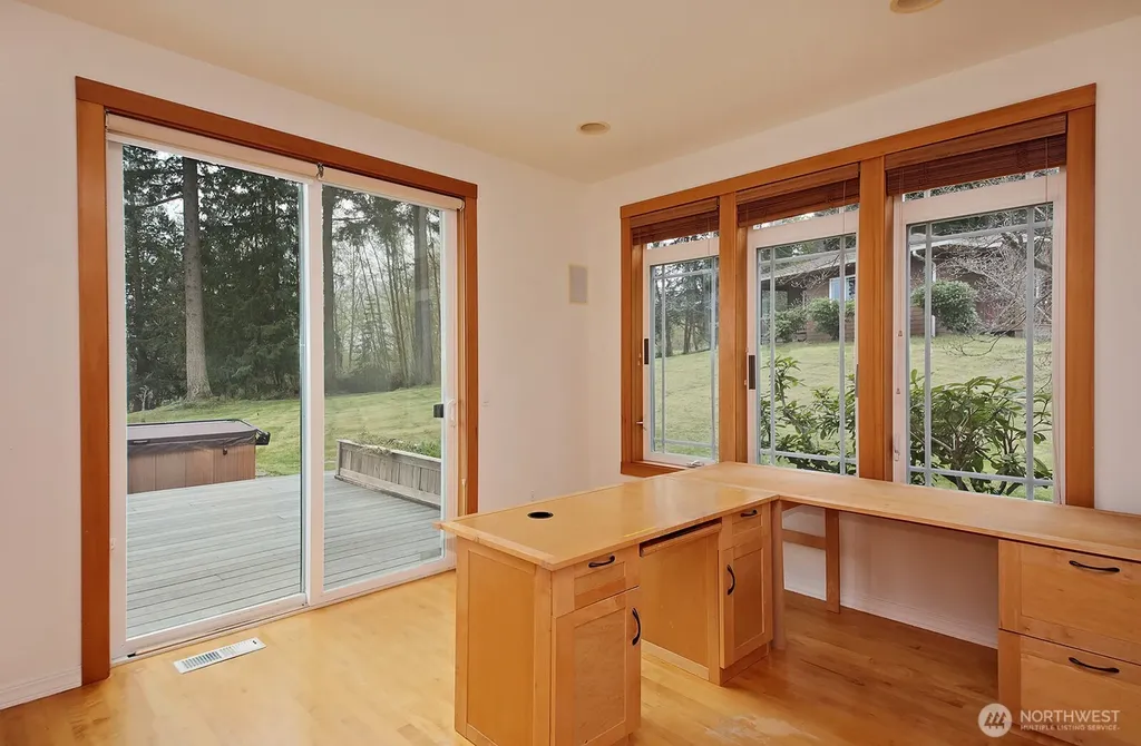 1864 Scenic Avenue Freeland WA 98249