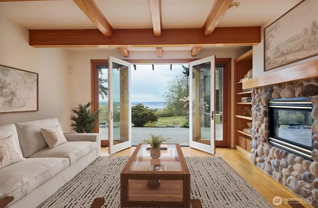 1864 Scenic Avenue Freeland WA 98249