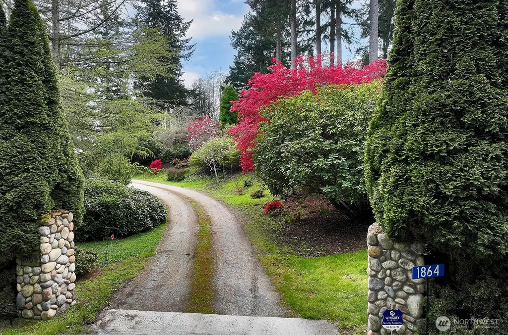 1864 Scenic Avenue Freeland WA 98249