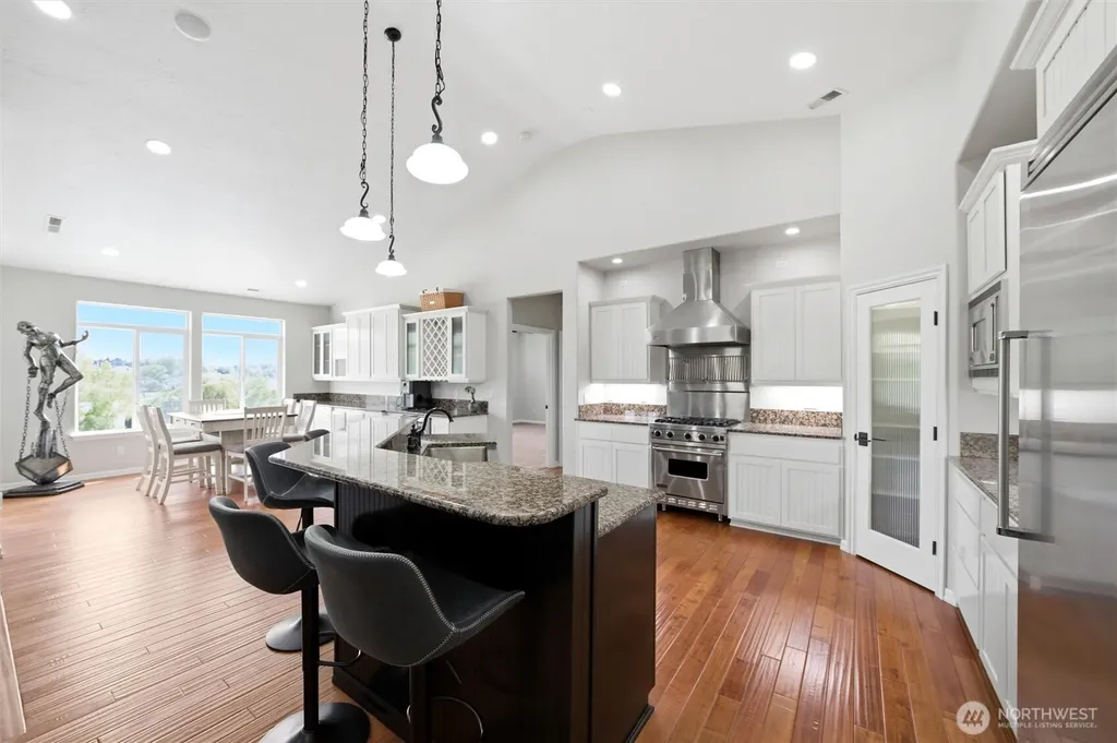 98303 Ridgeview Drive Kennewick WA 99338