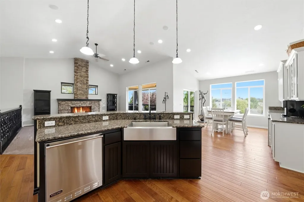 98303 Ridgeview Drive Kennewick WA 99338