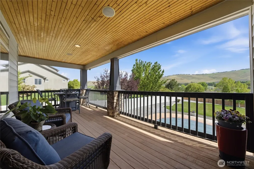 98303 Ridgeview Drive Kennewick WA 99338