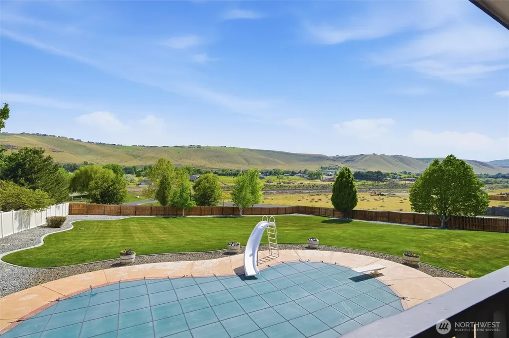 98303 Ridgeview Drive Kennewick WA 99338