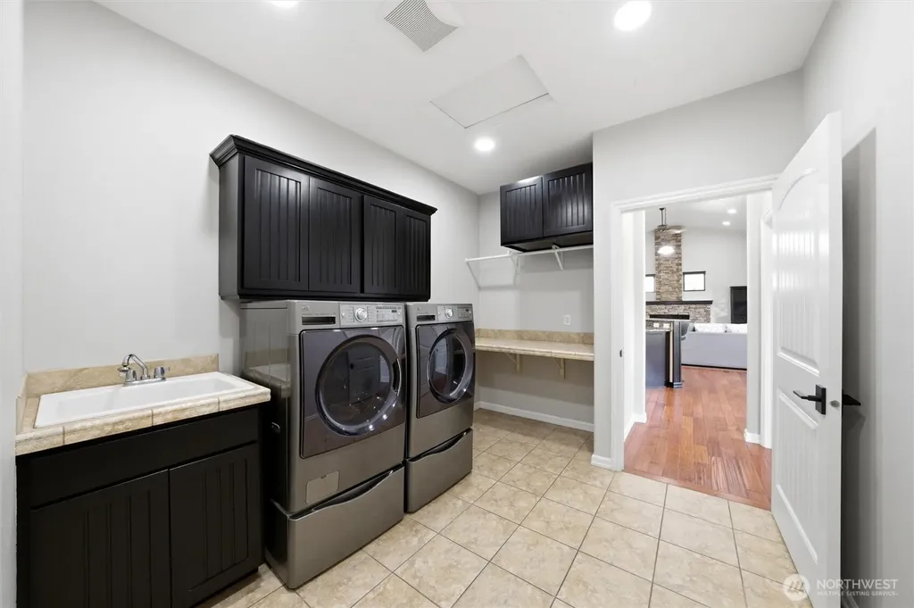 98303 Ridgeview Drive Kennewick WA 99338