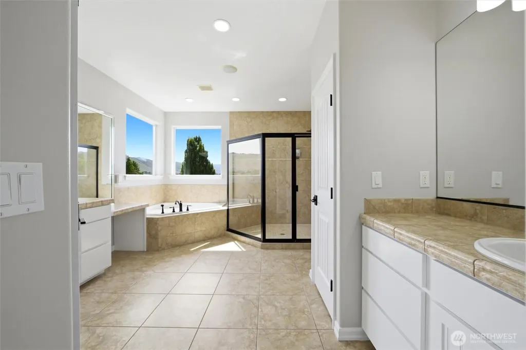 98303 Ridgeview Drive Kennewick WA 99338