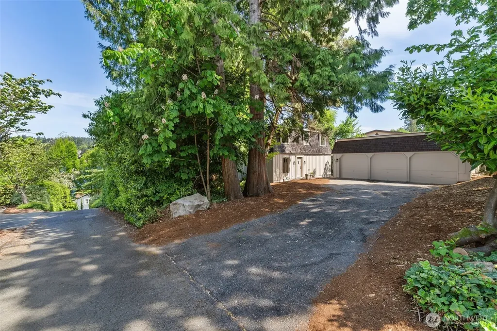 4442 95th Avenue NE Bellevue WA 98004