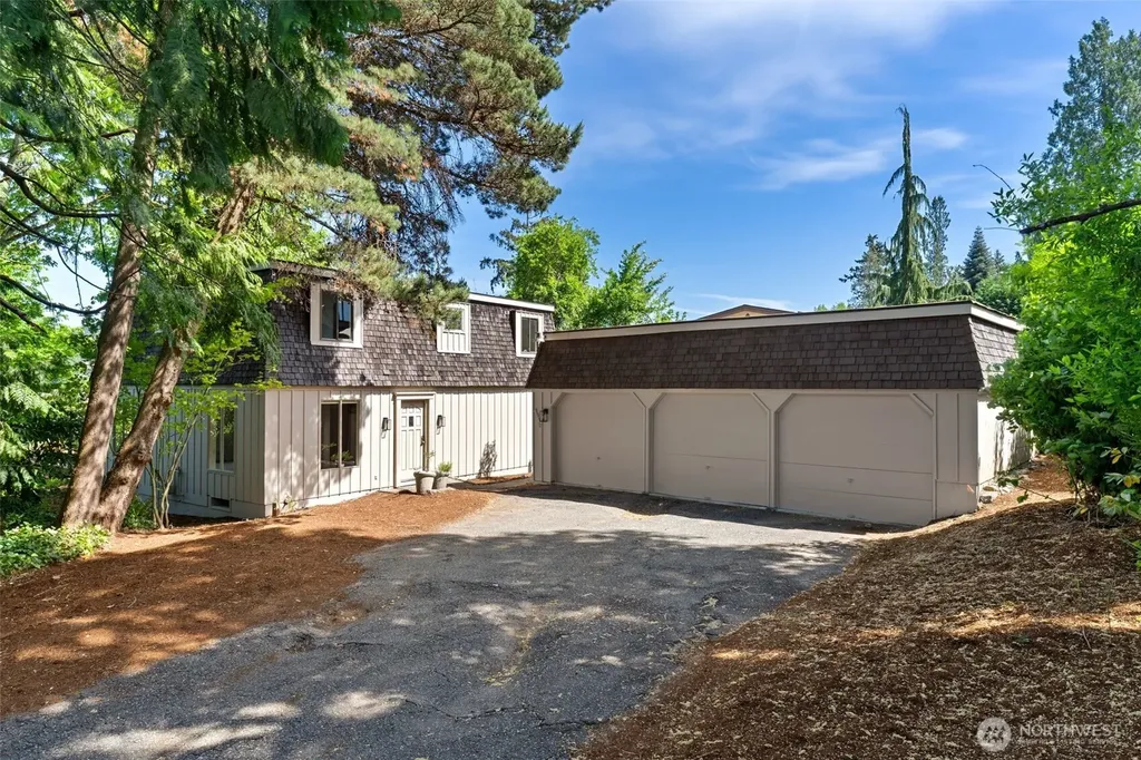 4442 95th Avenue NE Bellevue WA 98004