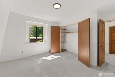 4442 95th Avenue NE Bellevue WA 98004