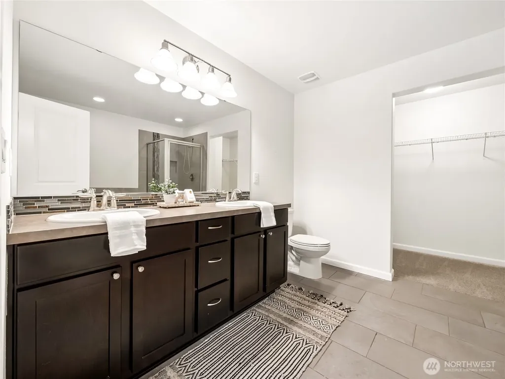 201 Grennan Lane N Enumclaw WA 98022