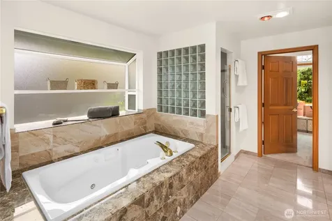 87 Cascade Key Bellevue WA 98006