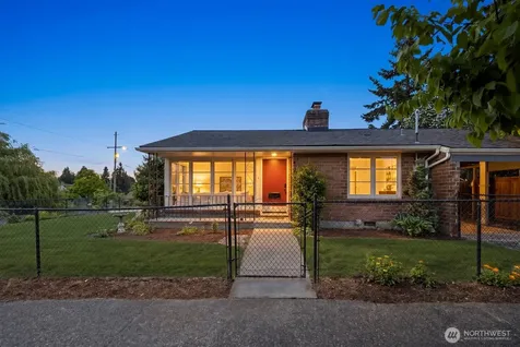 7904 39th Avenue SW Seattle WA 98136