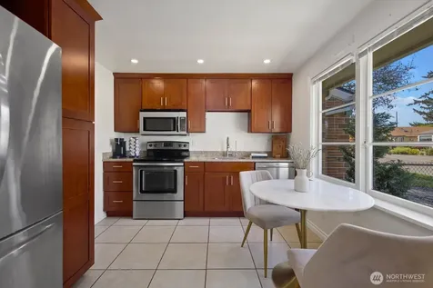 7904 39th Avenue SW Seattle WA 98136