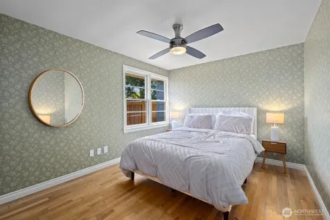 7904 39th Avenue SW Seattle WA 98136