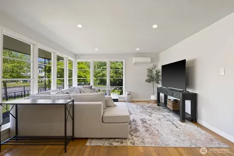 7904 39th Avenue SW Seattle WA 98136