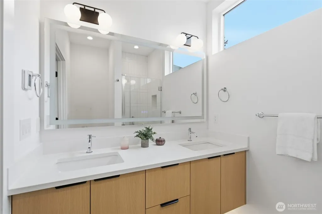 6223 9th Avenue NE Seattle WA 98115