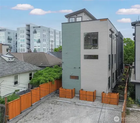 6223 9th Avenue NE Seattle WA 98115