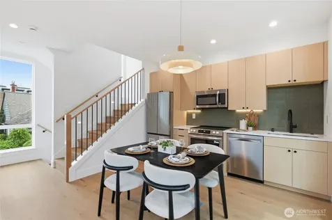 6223 9th Avenue NE Seattle WA 98115