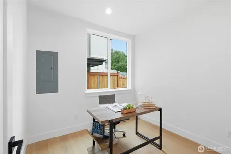 6223 9th Avenue NE Seattle WA 98115