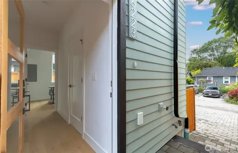 6223 9th Avenue NE Seattle WA 98115