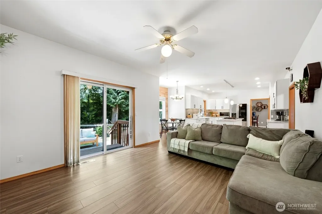 609 108th Place SE Everett WA 98208