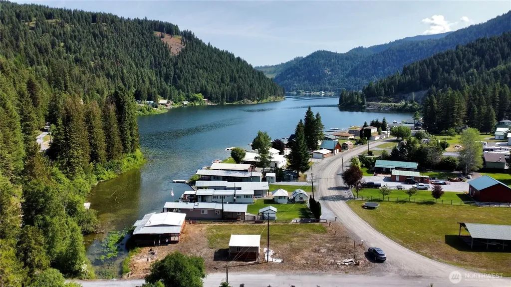 2843 Deep Lake South Shore Road Colville WA 99114