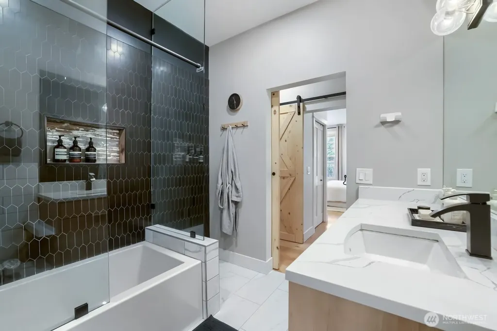 1608 N 50th Street Seattle WA 98103
