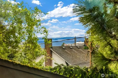 1014 4th Avenue N Seattle WA 98109
